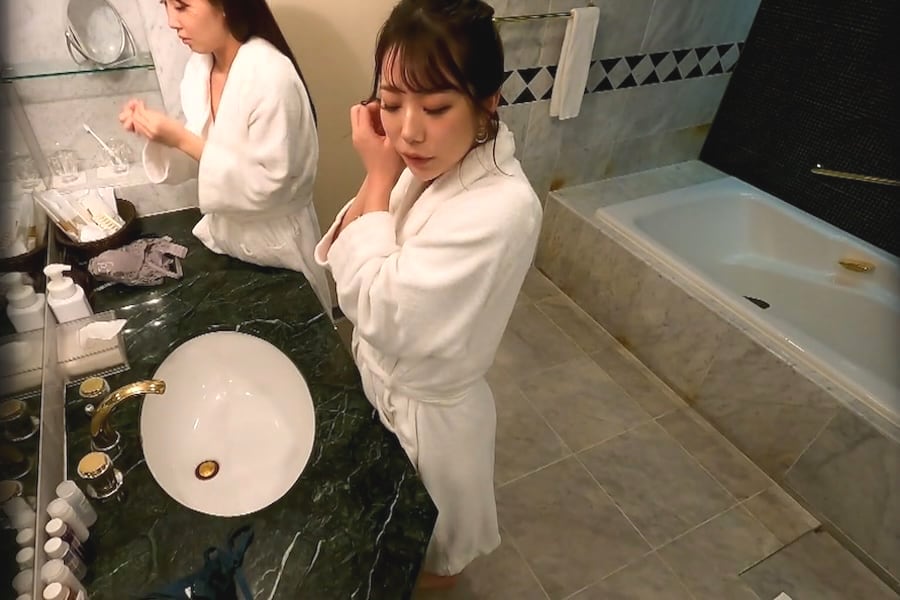 【エムオクン動画】かなり上物美人女子２人組がラブホでお風呂に入るシーンを隠し撮りで楽しむ！２人共イイ身体してんなｗｗｗ
