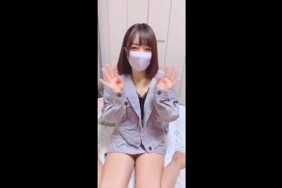 【エムオクンエロ動画】スマホで撮影したハメ撮り動画が流出！優しそうなアイドル顔ＳＳ級シロウト美少女が彼氏の為に映る！続き後半で美乳丸見え腰振り！喘ぎ声◎